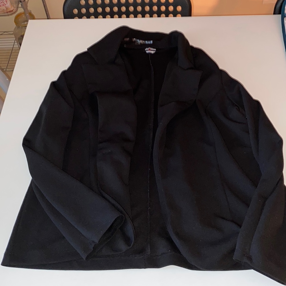 Woman’s stretchy suit blazer